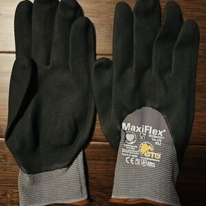 MaxiFlex Select Size L Or XL Ultimate Foam Grip Nitrile Palm Coated Glove.